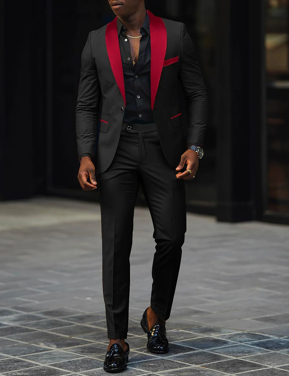 Men's single button suit, button detail