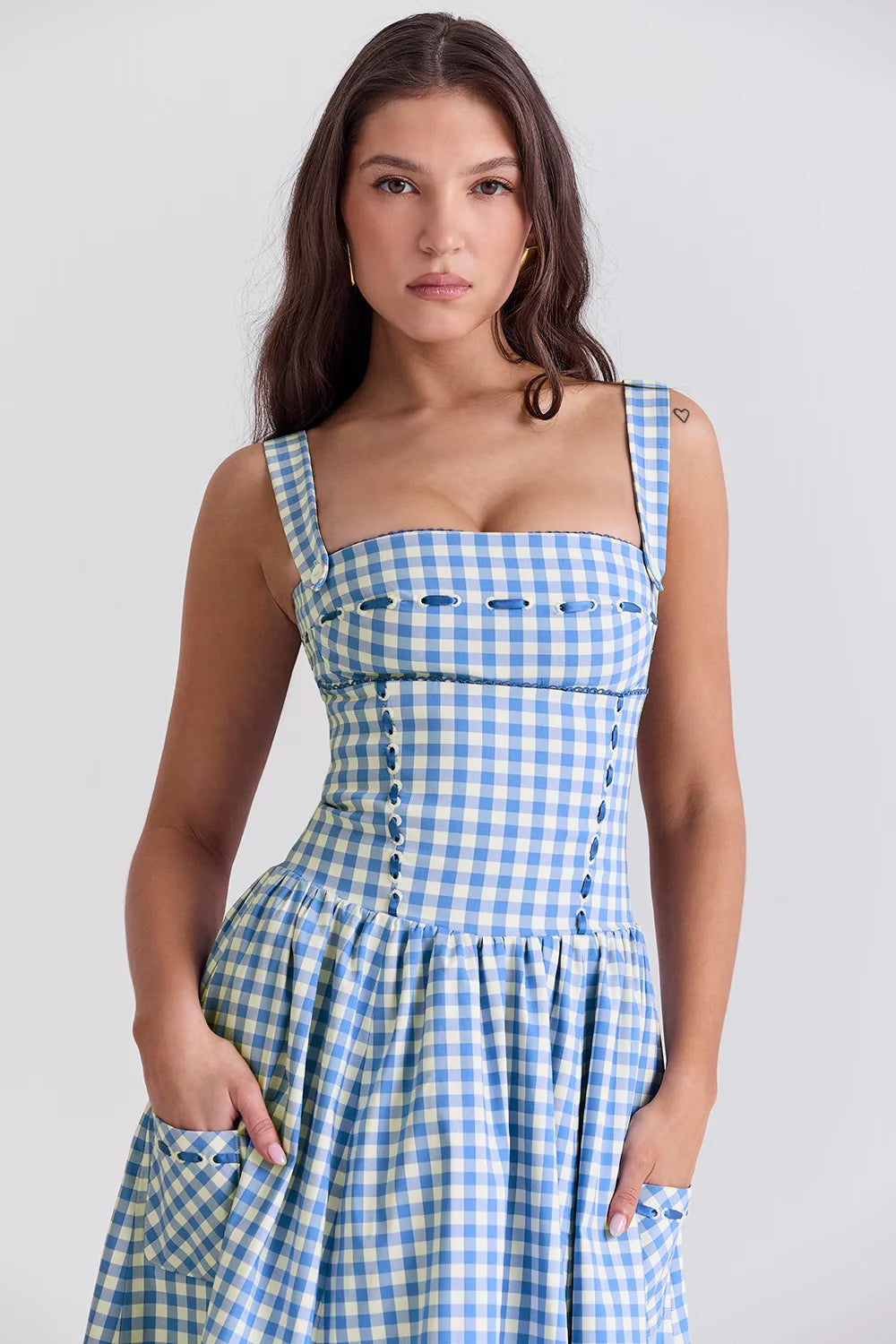 Women's Gingham Sweetheart Neck Smocked Bodice Flared Midi Dress with Pockets