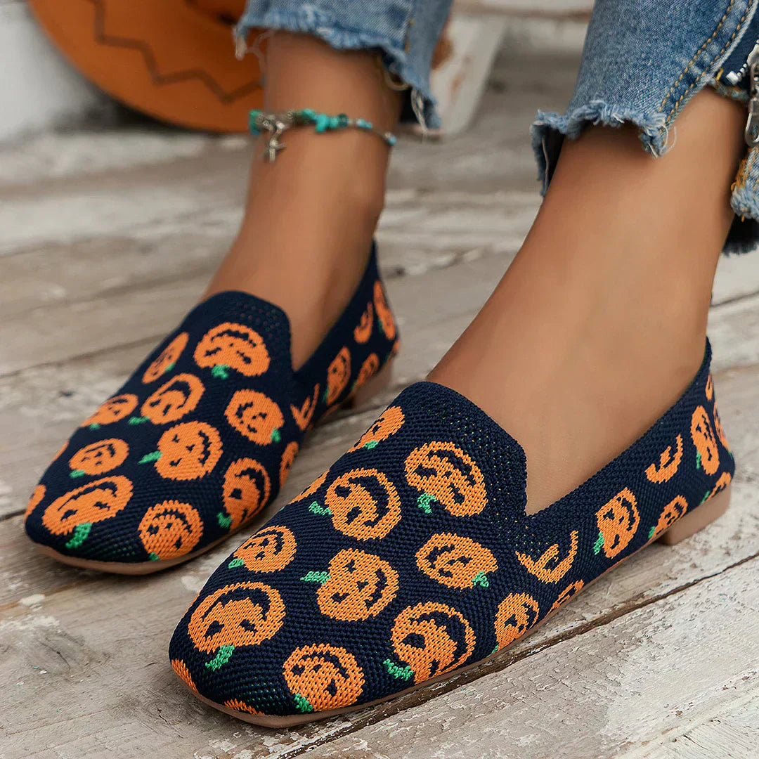 Women's lightweight orthopedic slip-on shoes - footbed detail