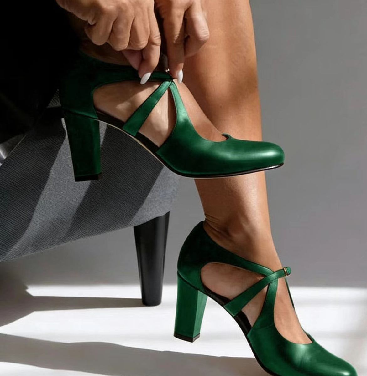Women's block heel strap heels shock-absorbing sole side view