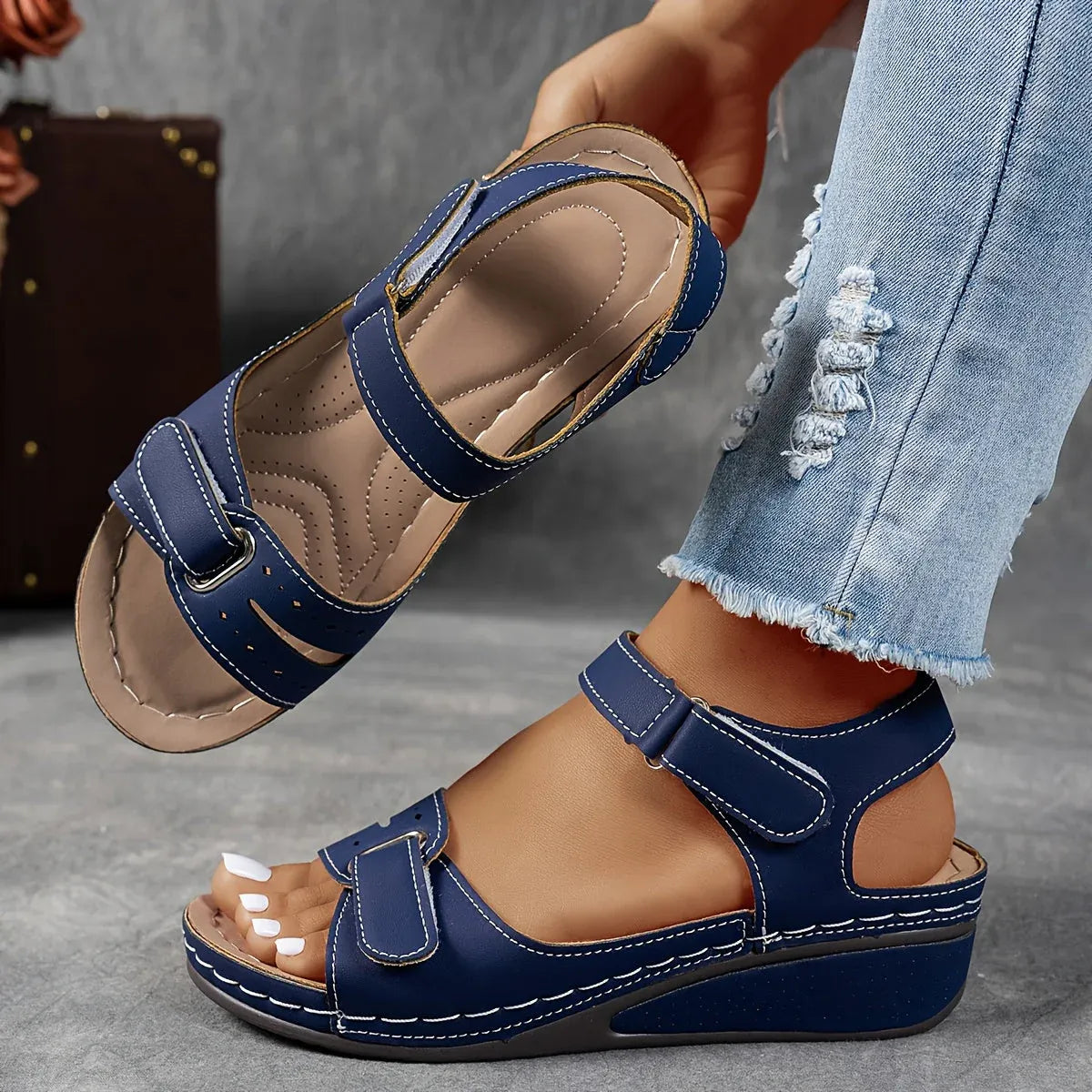 Women's elegant orthopedic strap sandals - brown