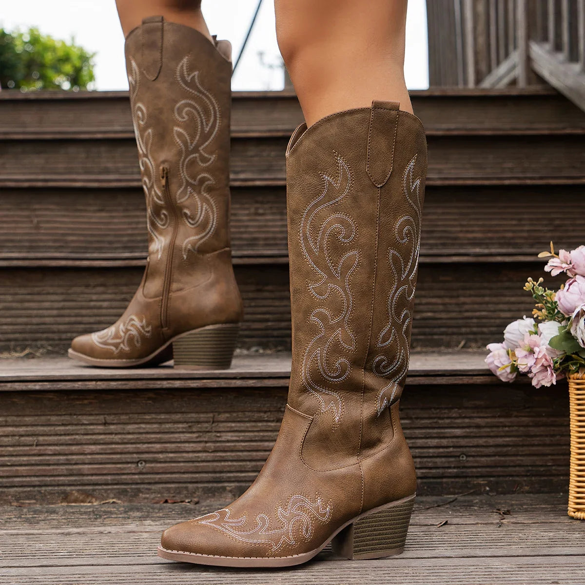 Women's Retro Embroidered Pointed Toe Cowboy Boots - photo 1